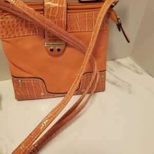 CROSSBODY ,ROSETTA WITH POCKETS GALORE